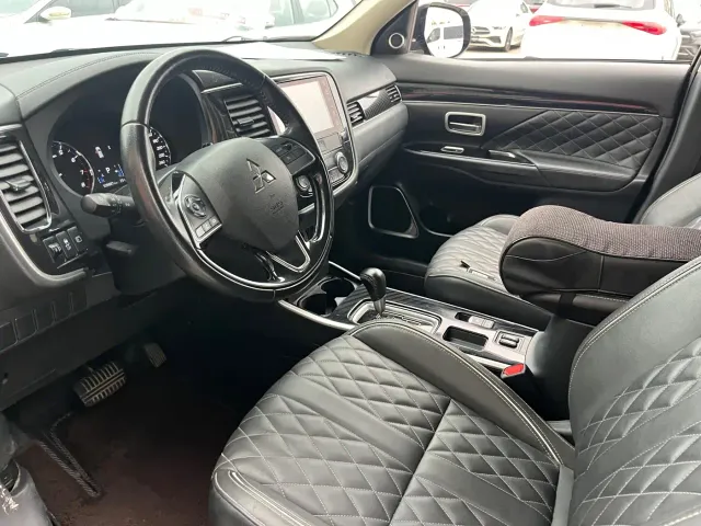 Mitsubishi Outlander — Фото автомобиля 16