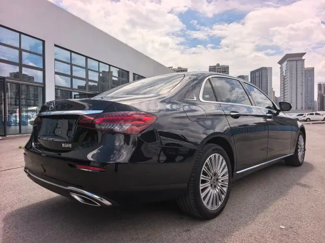 Mercedes-Benz E-Class — Фото автомобиля 7