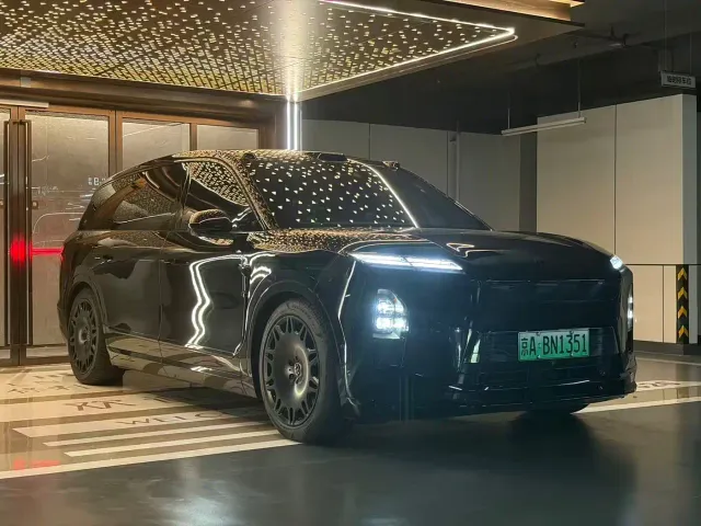 Nio ES8 — Фото автомобиля 3