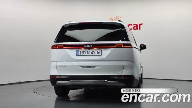 Kia Carnival Generation 4 — Фото автомобиля 4