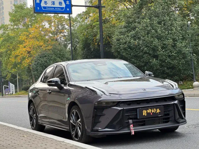 Lynk & Co 03 — Фото автомобиля 3