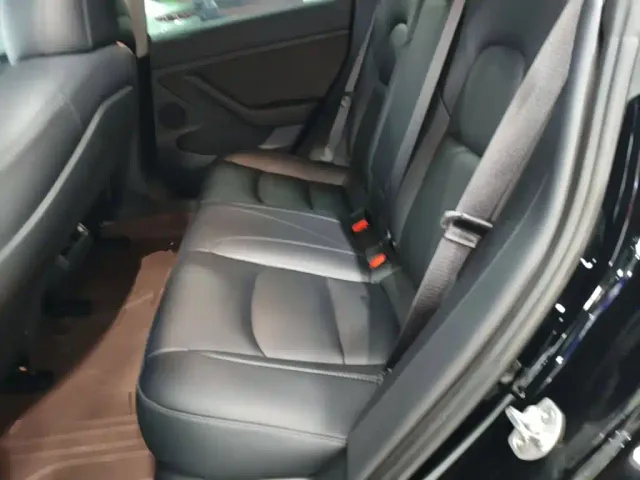 Tesla Model 3 — Фото автомобиля 16