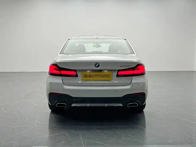 BMW 5 Series — Фото автомобиля 5