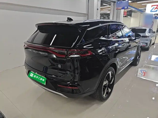 BYD Tang — Фото автомобиля 6