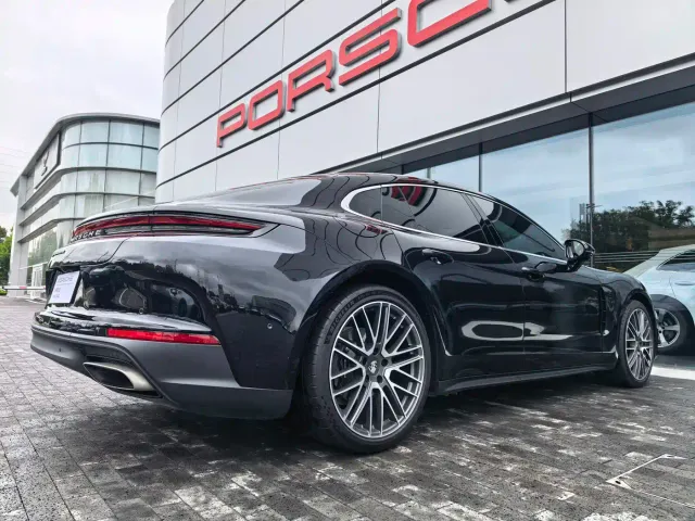 Porsche Panamera — Фото автомобиля 10