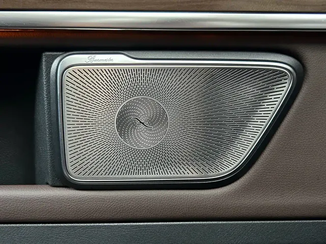Mercedes-Benz V-Class — Фото автомобиля 20