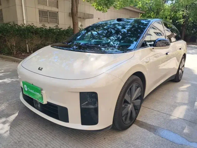 Фотография автомобиля — Li Auto i6