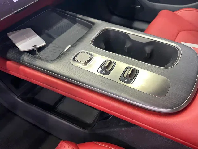 Xiaomi SU7 — Фото автомобиля 8