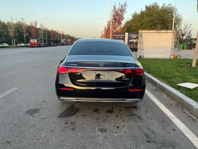 Mercedes-Benz E-Class — Фото автомобиля 19