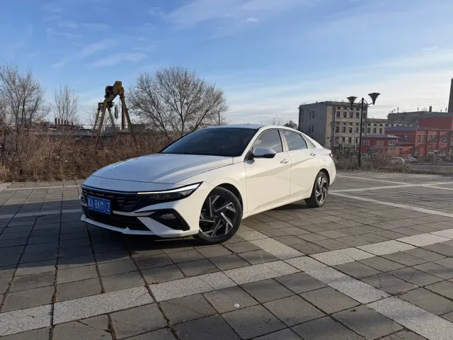 Hyundai Elantra — Фото автомобиля 2