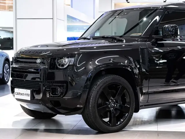 Land Rover Defender — Фото автомобиля 4