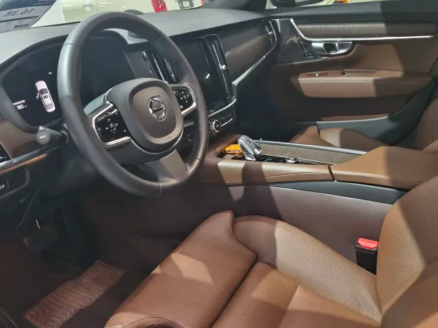 Volvo S90 — Фото автомобиля 4