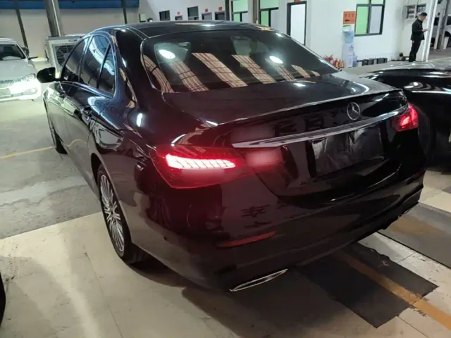 Mercedes-Benz E-Class — Фото автомобиля 4