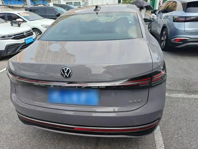 Volkswagen Passat — Фото автомобиля 5