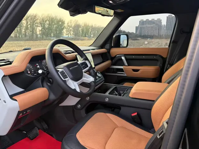 Land Rover Defender — Фото автомобиля 4