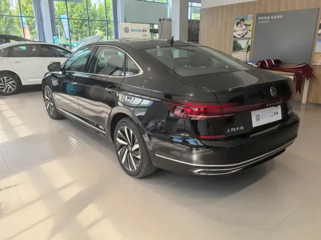 Volkswagen Passat — Фото автомобиля 14