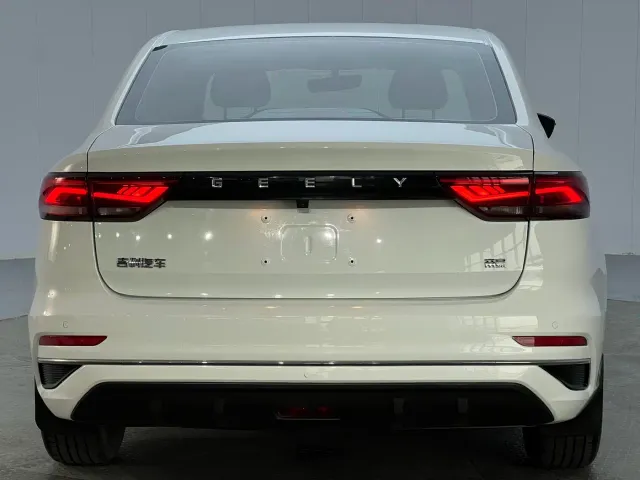Geely Emgrand — Фото автомобиля 20