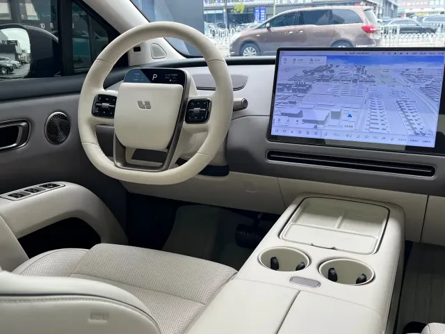 Li Auto i8 — Фото автомобиля 14