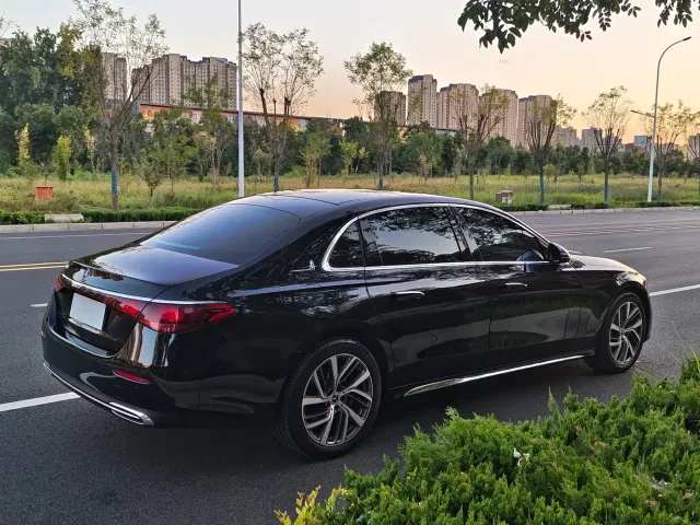 Mercedes-Benz E-Class — Фото автомобиля 20