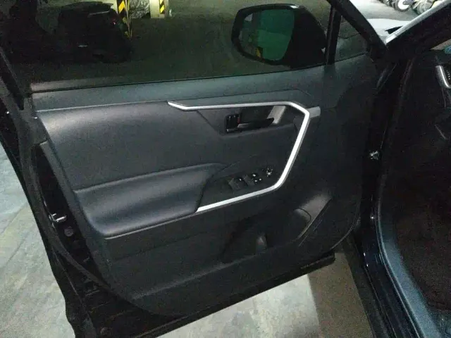Toyota RAV4 — Фото автомобиля 6
