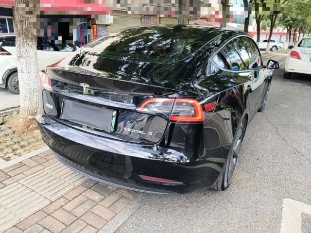 Tesla Model 3 — Фото автомобиля 6