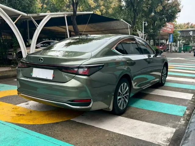 Lexus ES — Фото автомобиля 9