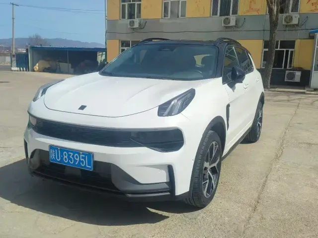 Lynk & Co 01 — Фото автомобиля 3