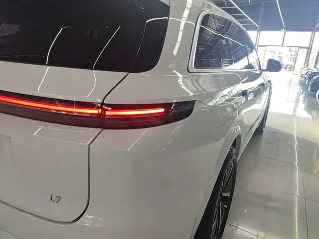 Li Auto L7 — Фото автомобиля 7