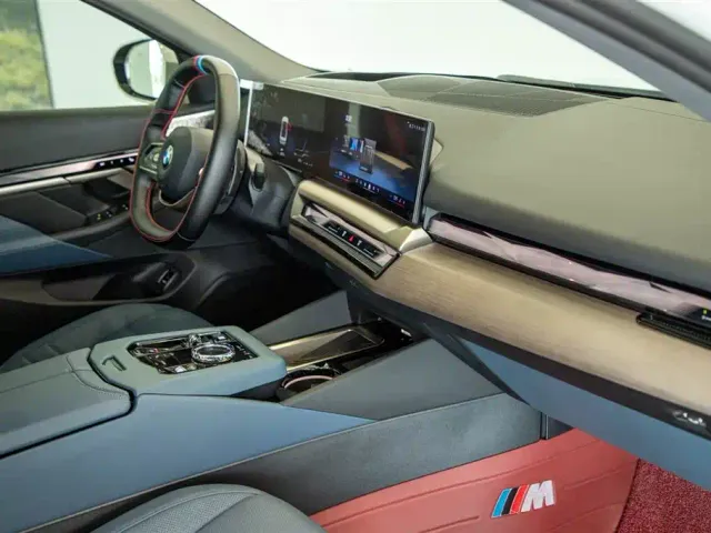 BMW 5 Series — Фото автомобиля 21