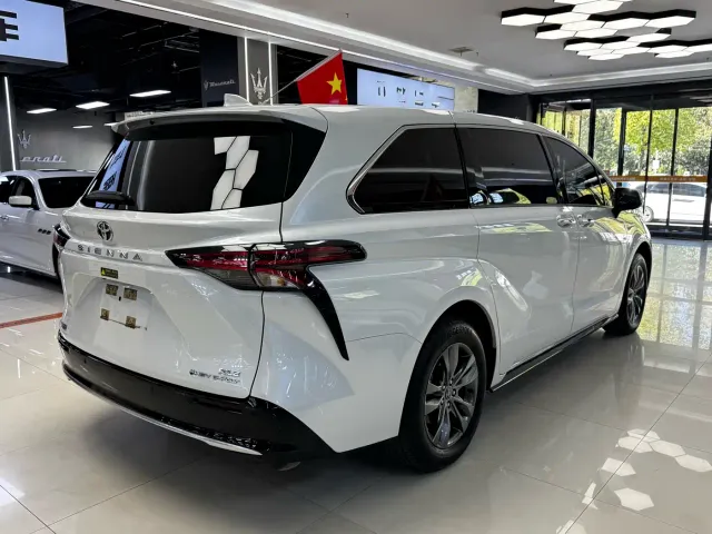 Toyota Sienna — Фото автомобиля 6