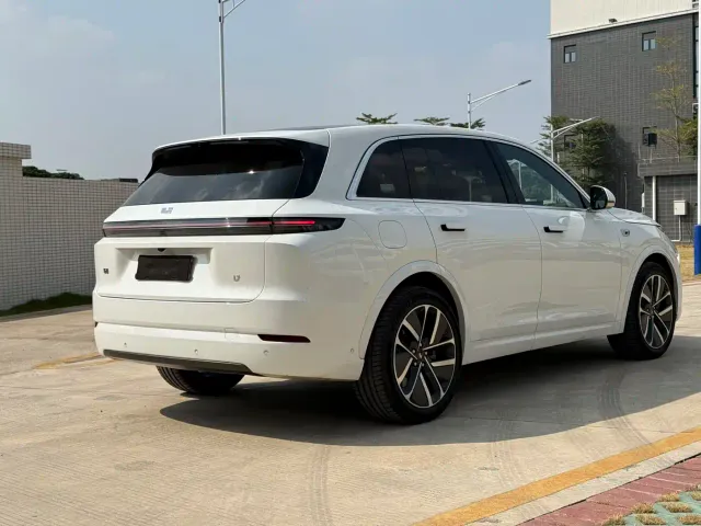 Li Auto L7 — Фото автомобиля 4