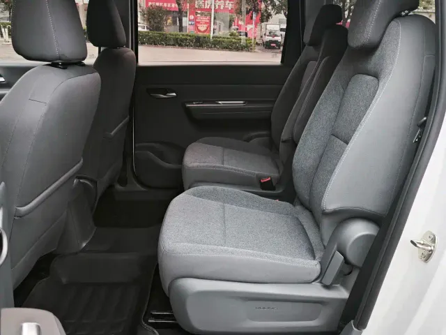 Wuling Hongguang — Фото автомобиля 6