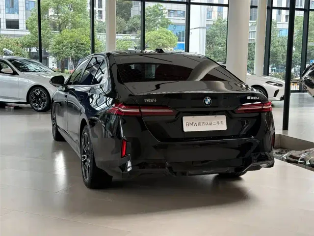 BMW 5 Series — Фото автомобиля 6