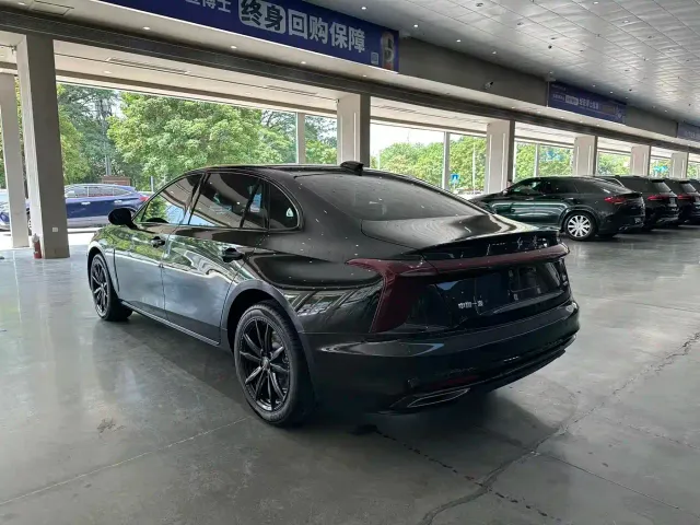 Hongqi H5 — Фото автомобиля 6