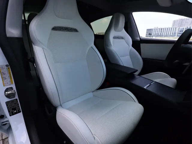 Tesla Model 3 — Фото автомобиля 20