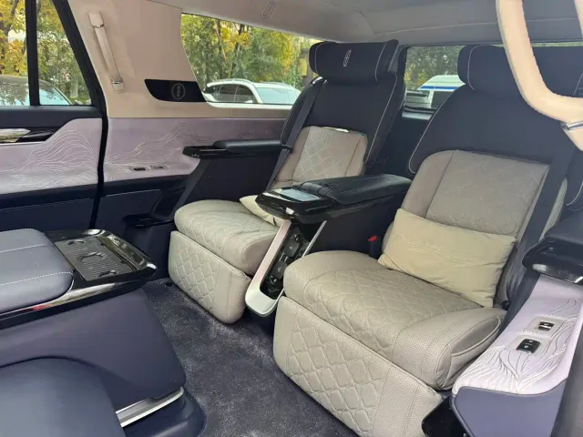 Lincoln Navigator One — Фото автомобиля 6