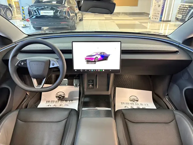 Tesla Model 3 — Фото автомобиля 13