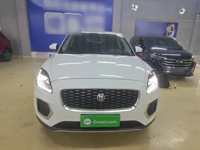 Jaguar E-PACE — Фото автомобиля 2