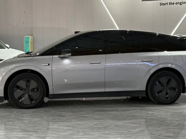 Li Auto i6 — Фото автомобиля 4