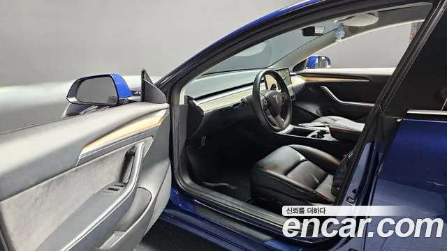 Tesla Model 3 — Фото автомобиля 15