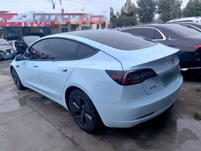 Tesla Model 3 — Фото автомобиля 4