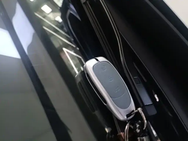 Li Auto ONE — Фото автомобиля 8