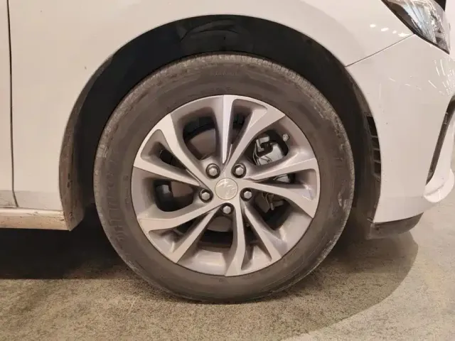 Buick Verano — Фото автомобиля 6