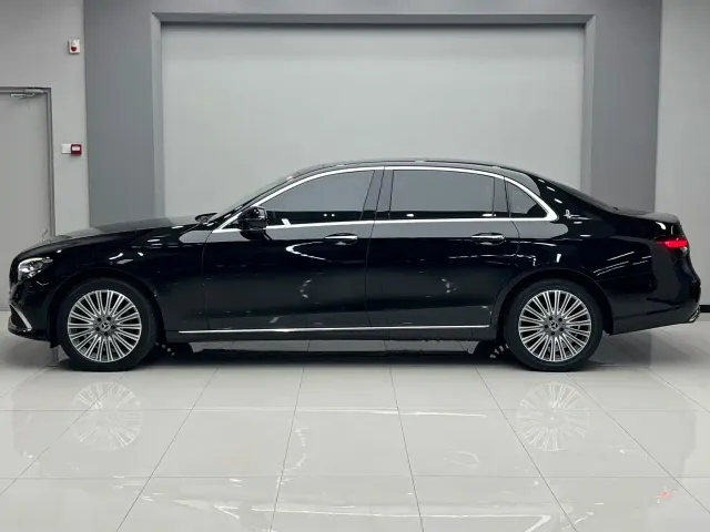 Mercedes-Benz E-Class — Фото автомобиля 11