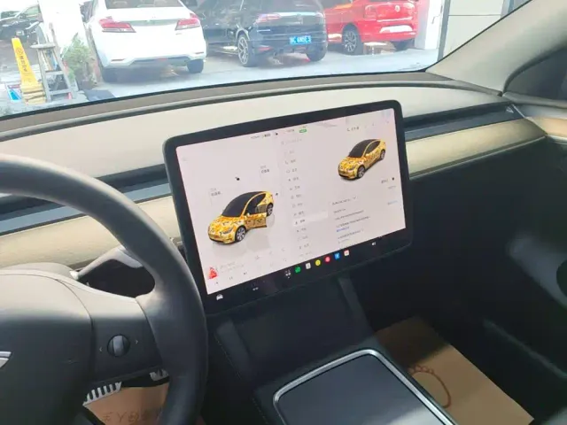 Tesla Model Y — Фото автомобиля 12