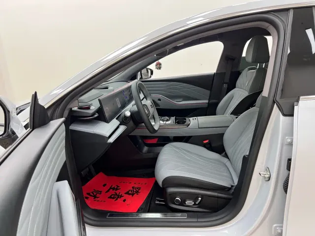 Geely Galaxy E8 — Фото автомобиля 16