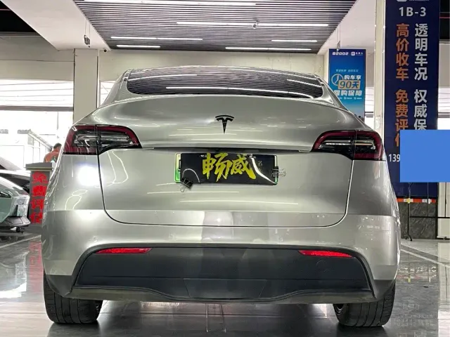 Tesla Model Y — Фото автомобиля 7