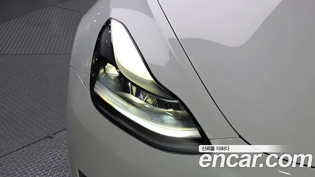 Tesla Model 3 — Фото автомобиля 19