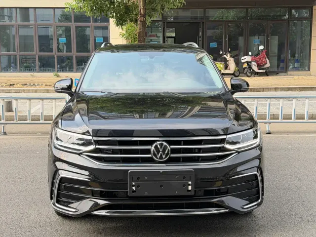 Volkswagen Tiguan L — Фото автомобиля 2