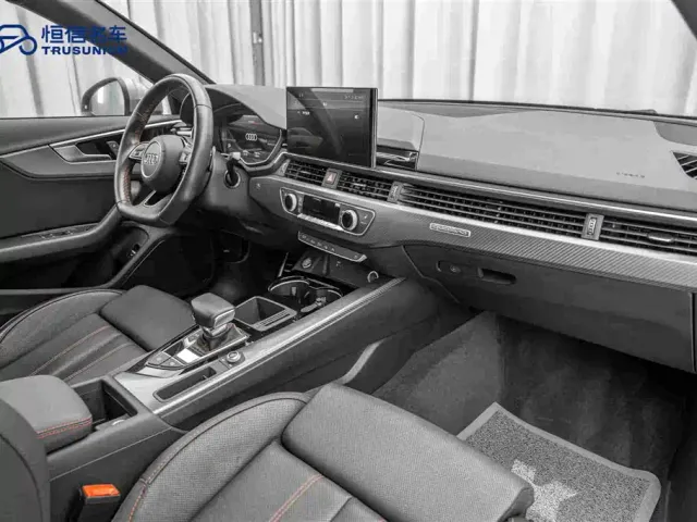 Audi A4L — Фото автомобиля 14